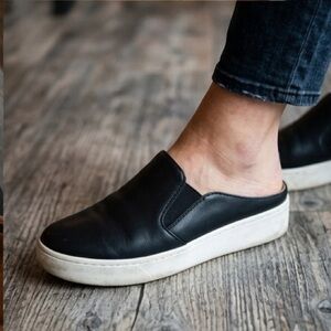 Vionic Black Leather Slip-On Platform Sneakers Sz 9